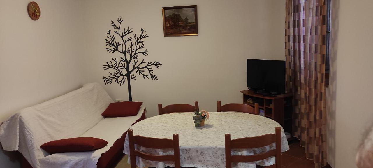 Apartment Nemarnik Roč Exterior foto