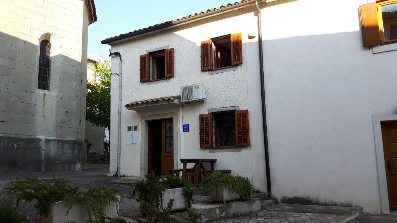 Apartment Nemarnik Roč Exterior foto